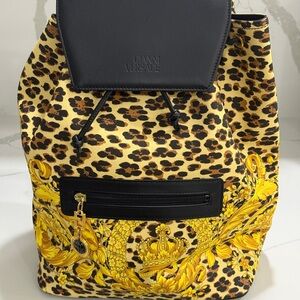 NWT Gianni Versace Black and Gold Leopard Backpack with adjustable straps.